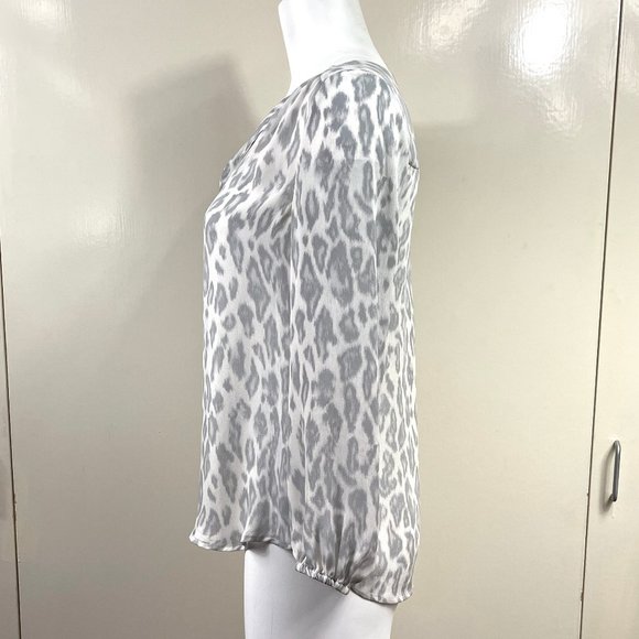 Joie grey/ivory jaguar print V neck Silk Blouse - Picture 3 of 10